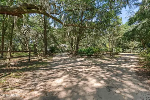 Exterior - 46 Rainbow Rd, Bluffton, SC 29910 photo 3 of 9
