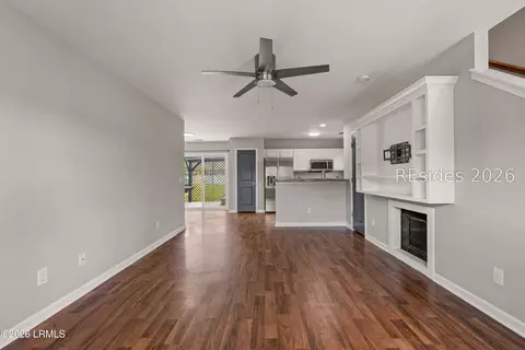 Living - 28 E Park Loop, Bluffton, SC 29910 photo 2 of 3