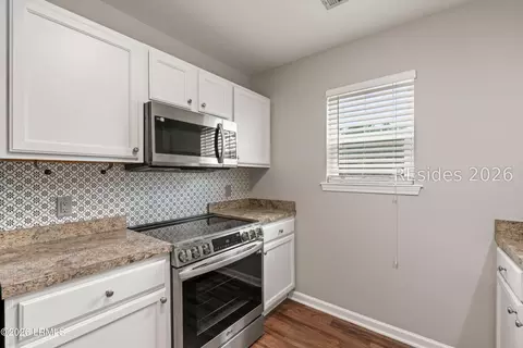 Kitchen - 28 E Park Loop, Bluffton, SC 29910 photo 2 of 3