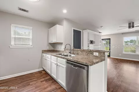Kitchen - 28 E Park Loop, Bluffton, SC 29910 photo 3 of 3
