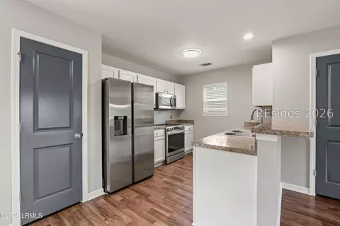 Kitchen - 28 E Park Loop, Bluffton, SC 29910 photo 1 of 3