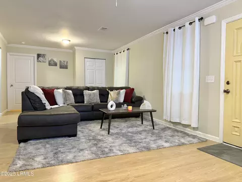 Living - 801 Elm St E, Hampton, SC 29924 photo 1 of 2
