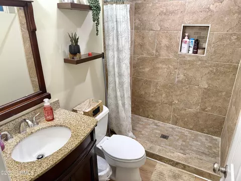 Bath - 801 Elm St E, Hampton, SC 29924 photo 1 of 5