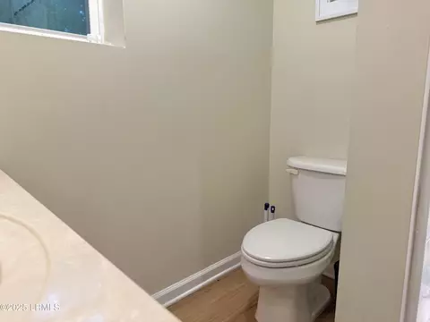Bath - 801 Elm St E, Hampton, SC 29924 photo 4 of 5