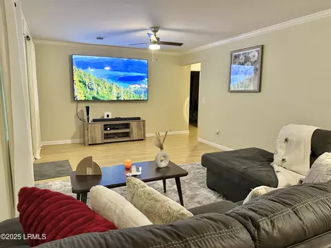 Living - 801 Elm St E, Hampton, SC 29924 photo 2 of 2