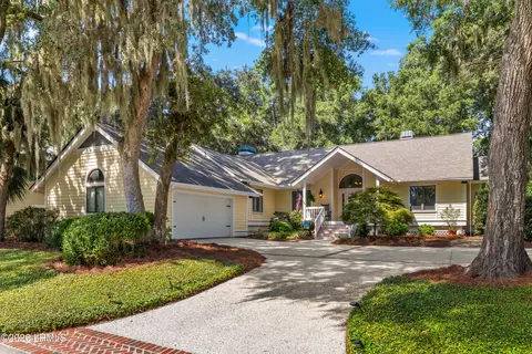 718 Island Cir E, Saint Helena Island, SC 29920