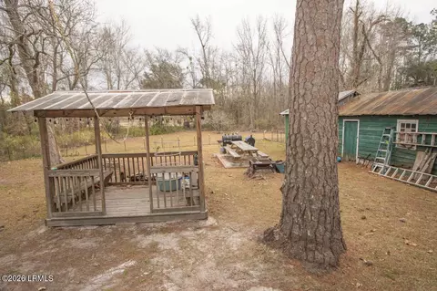 Exterior - 111 Hoover St S, Hampton, SC 29924 photo 5 of 10