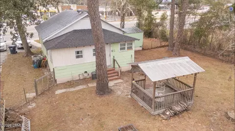 Exterior - 111 Hoover St S, Hampton, SC 29924 photo 9 of 10