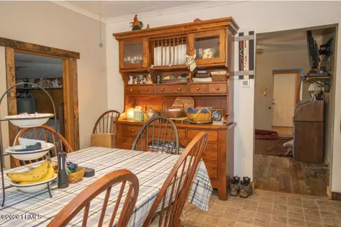 Dining - 111 Hoover St S, Hampton, SC 29924 photo 1 of 2