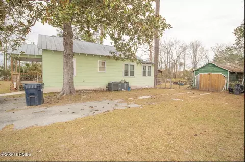 Exterior - 111 Hoover St S, Hampton, SC 29924 photo 3 of 10
