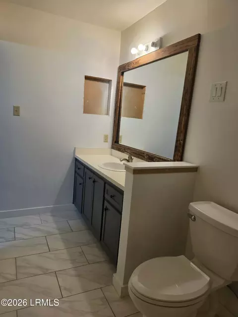 Bath - 212 Glendale St, Hampton, SC 29924 photo 6 of 8