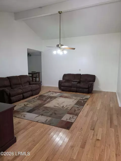 Living - 212 Glendale St, Hampton, SC 29924 photo 2 of 4