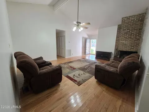Living - 212 Glendale St, Hampton, SC 29924 photo 1 of 4