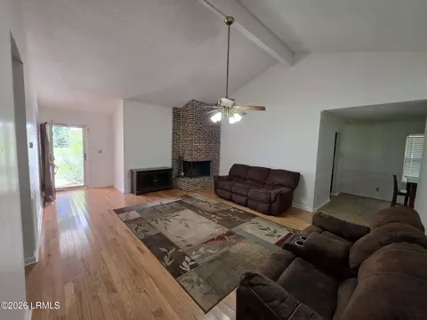 Living - 212 Glendale St, Hampton, SC 29924 photo 3 of 4