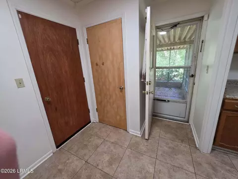 Entry Way - 212 Glendale St, Hampton, SC 29924 photo 1 of 3
