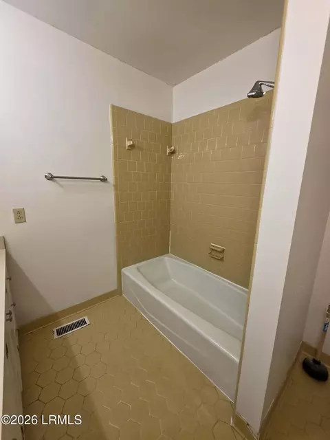Bath - 212 Glendale St, Hampton, SC 29924 photo 2 of 8