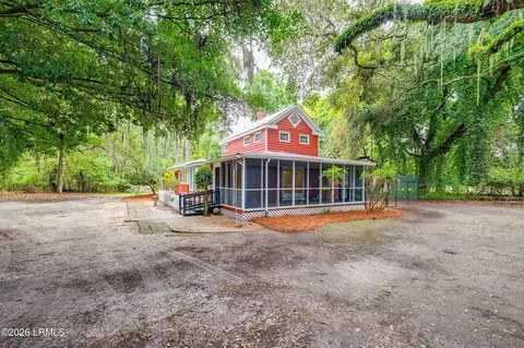 88 Mcteer Dr, Saint Helena Island, SC 29920