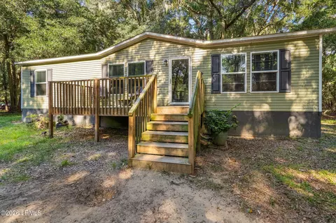 17 Harold Dr, Beaufort, SC 29906