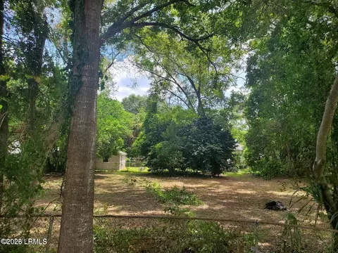 2698 Jones Ave, Beaufort, SC 29902