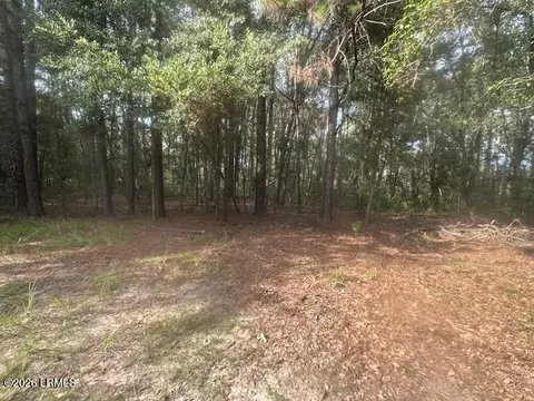 13 Diana Ln, Beaufort, SC 29907