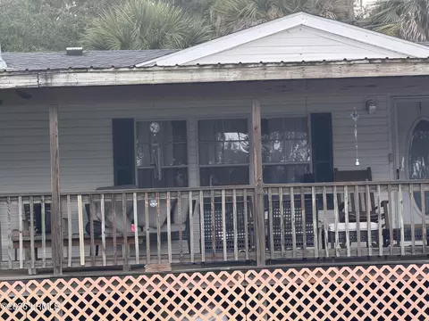 4 Lottery Ln, Port Royal, SC 29935