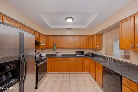 Kitchen - 36 Sugaree Dr, Bluffton, SC 29910 photo 2 of 2