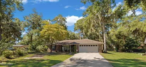 8 Orange Ct, Port Royal, SC 29935
