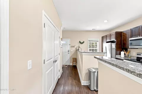 Entry Way - 388 Dante Cir, Beaufort, SC 29906 photo 2 of 9