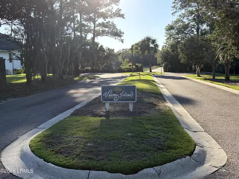 4 Governor Blake Dr, Beaufort, SC 29907