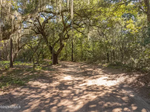 15 Chaplin Dr, Saint Helena Island, SC 29920