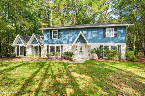 2 Rivers Ct, Beaufort, SC 29907