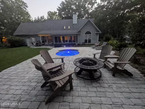 77 James F Byrnes St, Beaufort, SC 29907