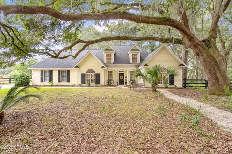 28 Barnwell Dr, Beaufort, SC 29907