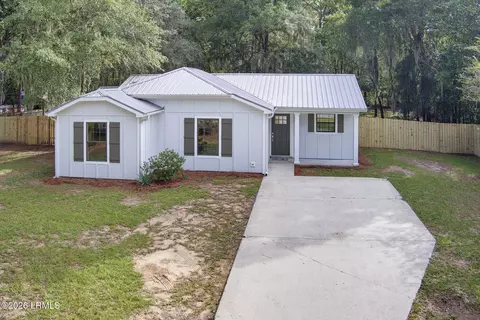 206 Middle Rd, Beaufort, SC 29907