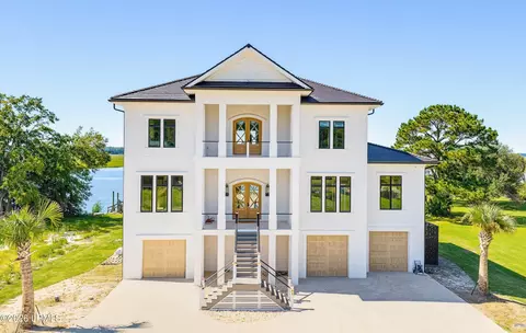 111 Jenkins Bluff Dr, Saint Helena Island, SC 29920