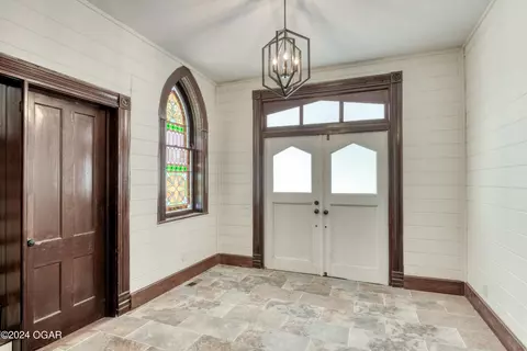 Entry Way - 1014 S Main Street Carthage Mo 64836 St, Carthage, MO 64836 photo 2 of 7