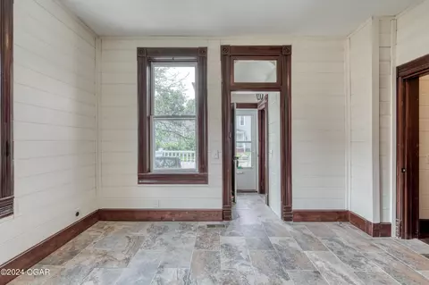 Entry Way - 1014 S Main Street Carthage Mo 64836 St, Carthage, MO 64836 photo 4 of 7