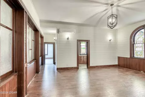 Living - 1014 S Main Street Carthage Mo 64836 St, Carthage, MO 64836 photo 4 of 9