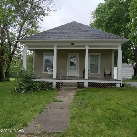 422 E Sycamore Street Nevada Mo 64772 St, Nevada, MO 64772 photo 1