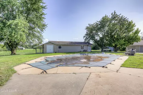 Exterior - 407 E Central Road Lamar Mo 64759 Rd, Lamar, MO 64759 photo 6 of 10