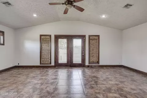 Living - 407 E Central Road Lamar Mo 64759 Rd, Lamar, MO 64759 photo 5 of 6