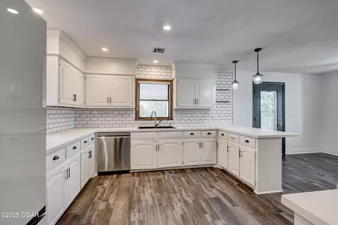 Kitchen - 407 E Central Road Lamar Mo 64759 Rd, Lamar, MO 64759 photo 2 of 4