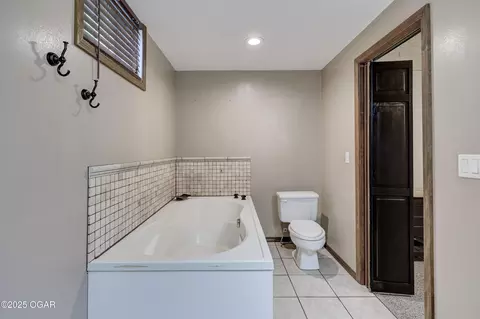 Bath - 407 E Central Road Lamar Mo 64759 Rd, Lamar, MO 64759 photo 8 of 9