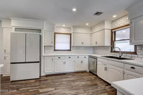 Kitchen - 407 E Central Road Lamar Mo 64759 Rd, Lamar, MO 64759 photo 4 of 4