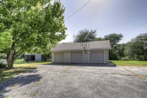 Exterior - 407 E Central Road Lamar Mo 64759 Rd, Lamar, MO 64759 photo 3 of 10