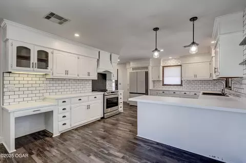 Kitchen - 407 E Central Road Lamar Mo 64759 Rd, Lamar, MO 64759 photo 1 of 4