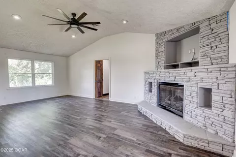 Living - 407 E Central Road Lamar Mo 64759 Rd, Lamar, MO 64759 photo 1 of 6