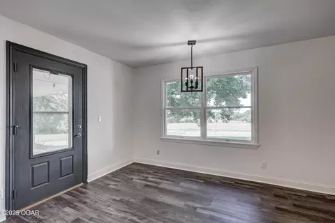 Entry Way - 407 E Central Road Lamar Mo 64759 Rd, Lamar, MO 64759 photo 1 of 1