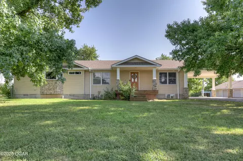 Exterior - 407 E Central Road Lamar Mo 64759 Rd, Lamar, MO 64759 photo 2 of 10