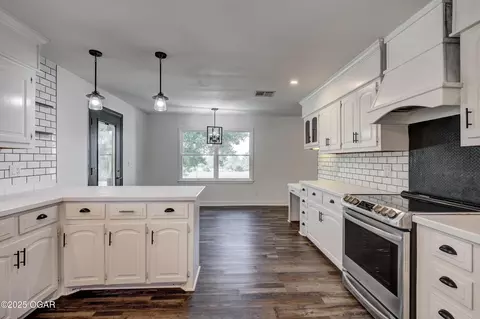 Kitchen - 407 E Central Road Lamar Mo 64759 Rd, Lamar, MO 64759 photo 3 of 4